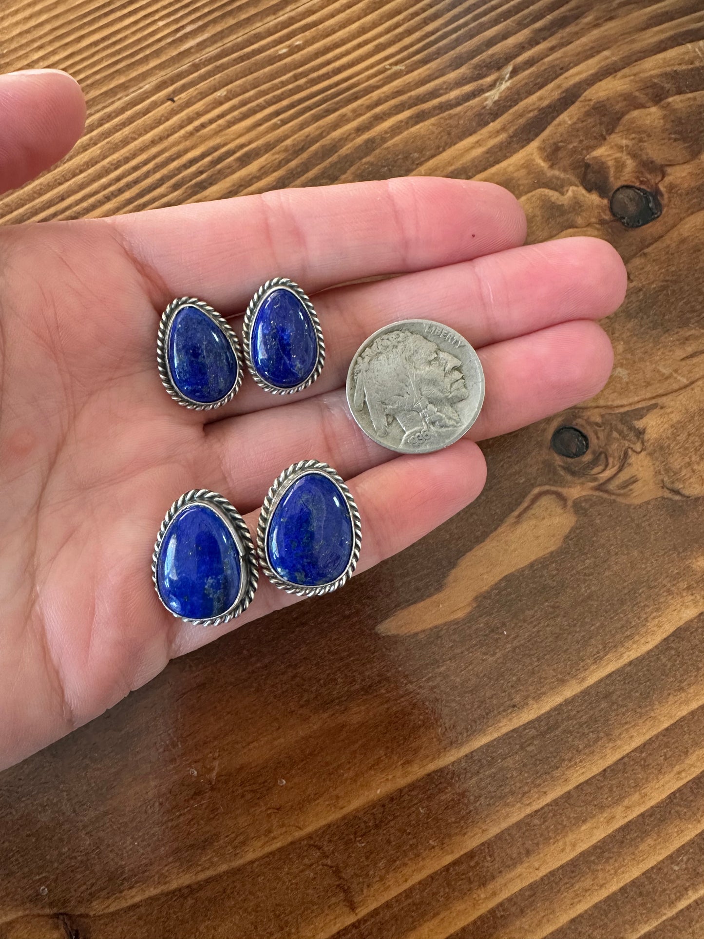 Lapis Studs